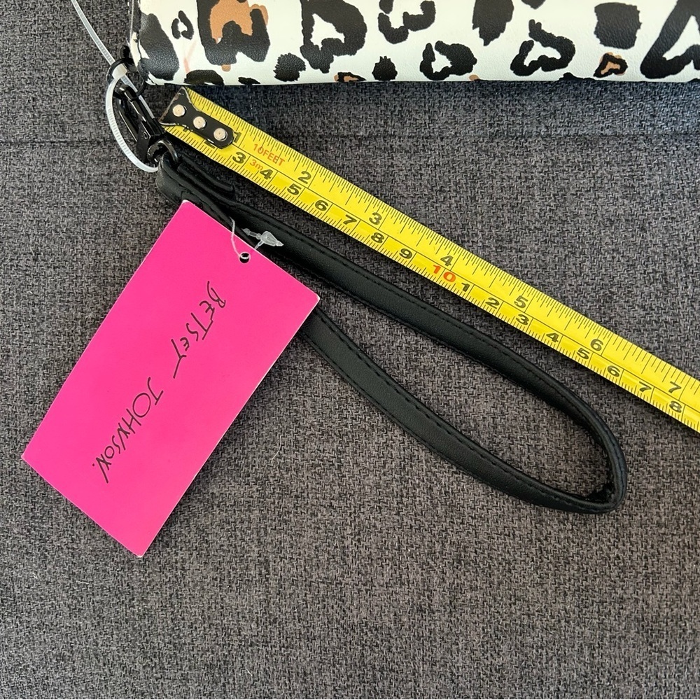 Betsey Johnson Leopard Heart Zip Around Wallet / Wristlet, Cream, Black, Tan - Picture 9 of 17